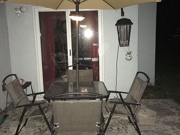 Great paved patio big yard