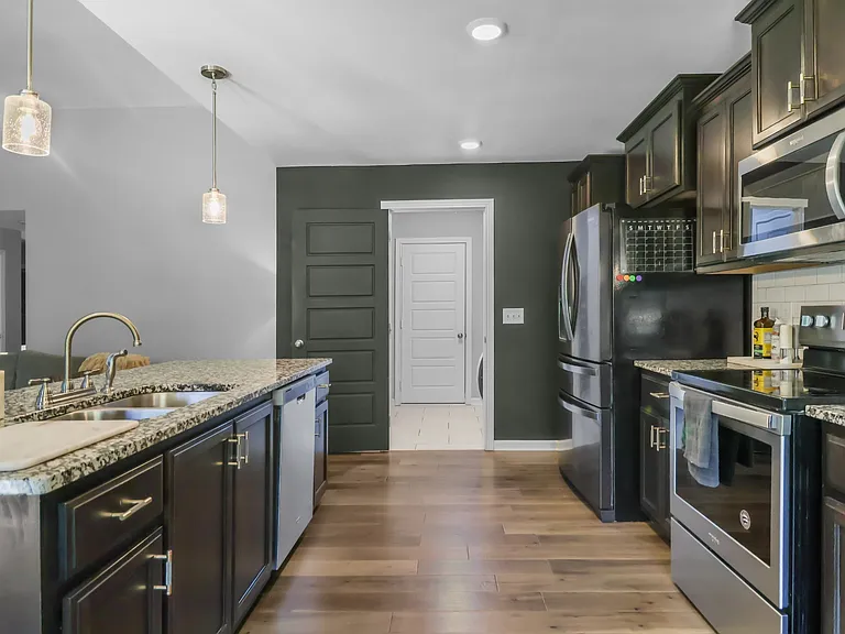 1286 Magnum Dr — Photo 14