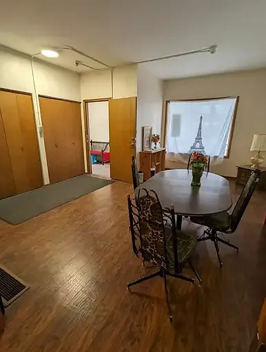 1 bed, 2.0 bath, 2254 sqft, $555 — Photo 4