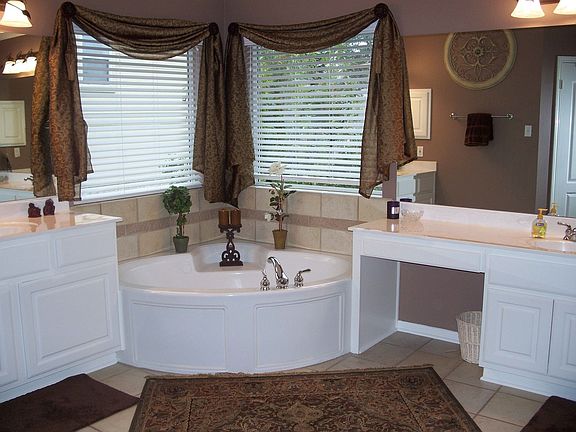 Extra large master bath with jetted tub