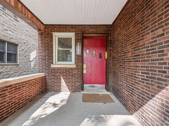 2nd image of 1242 W Winnemac Ave APT 1F