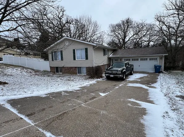 2018 8th St, East Moline, IL 61244