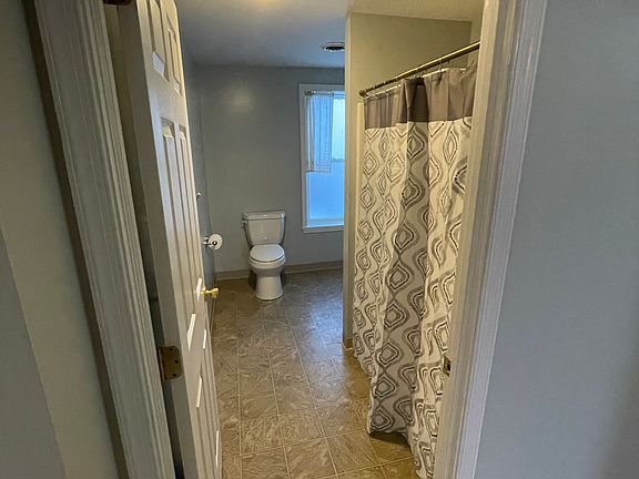 3rd image of 41 E Market St #2