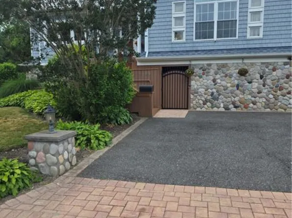 1396 Illinois Ave, Bay Shore, NY 11706