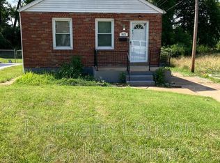 3673 Park Lawn Dr, Saint Louis, MO 63125