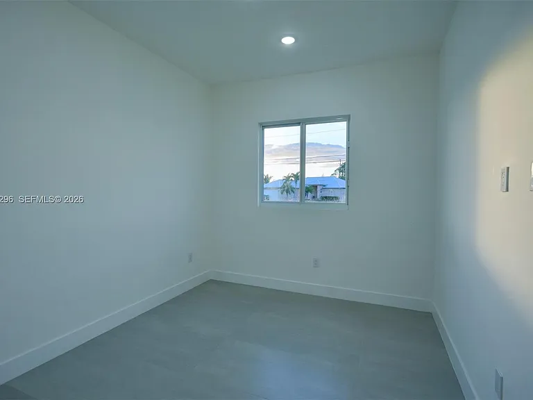 5 SW 26th Pl — Photo 35