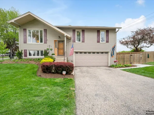26 Washtenaw Ln, Algonquin, IL 60102