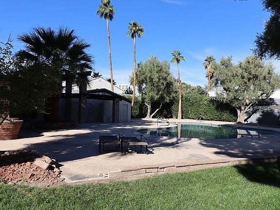2nd image of 979 Bel Air Cir