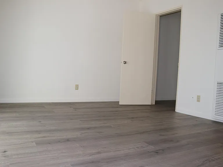5333 Riverton Ave #13 — Photo 3