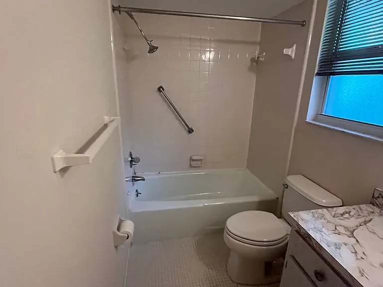 13 Courtney Pl — Photo 7