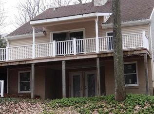 10520 S Dalzell Rd, Traverse City, MI 49684