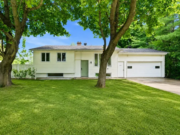 4334 Rue Ave, Rock Forest, QC J1N 1X8