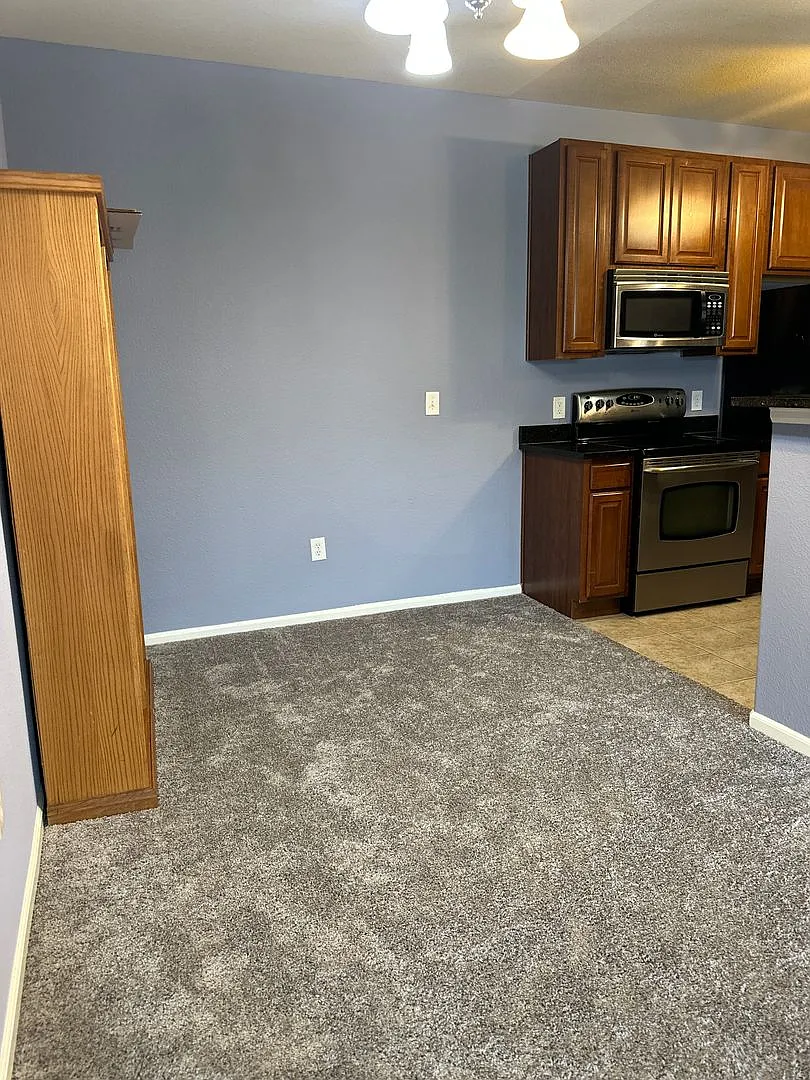 2 bedroom 2 bathroom Condo in Erie — Photo 4