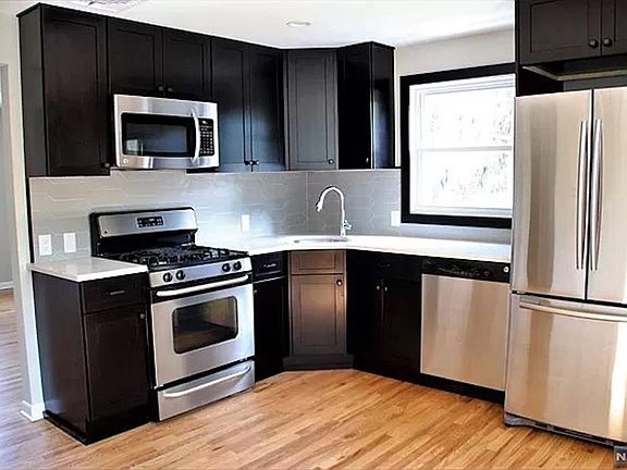 5th image of 52 Bank St #2