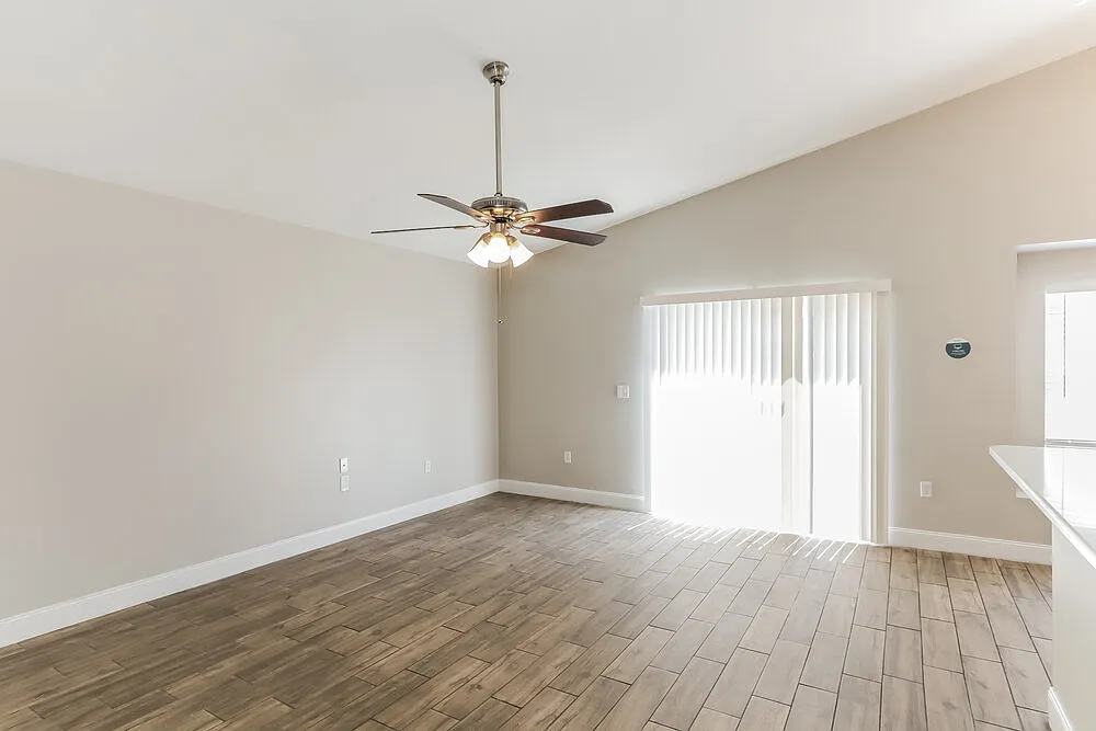 4 bed, 2.0 bath, 1476 sqft, $2,430 — Photo 4