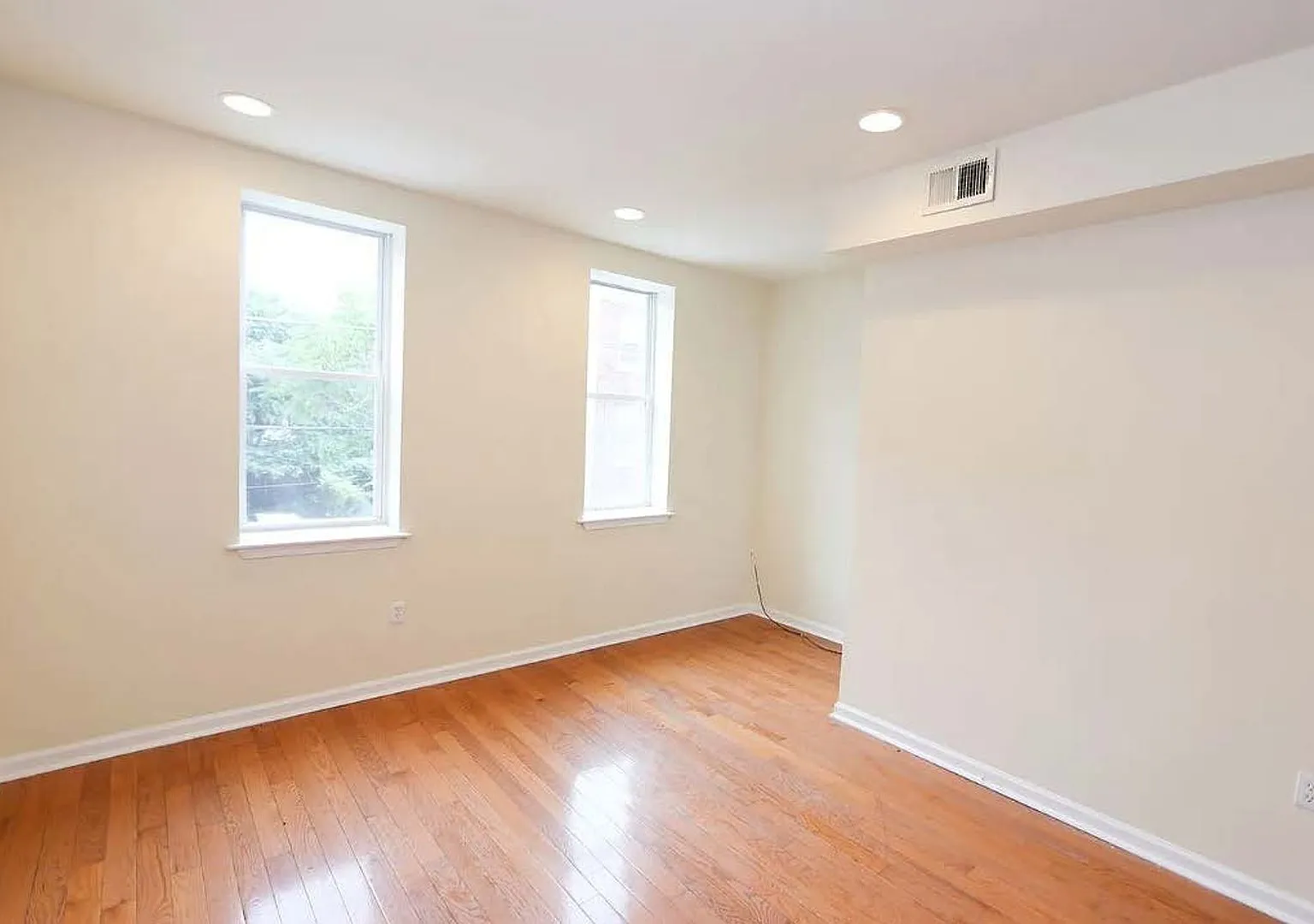 Beautiful 2-Bedroom Home Near Temple University! Available NOW! — Photo 4