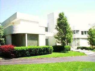 27 Centre View Dr, Oyster Bay, NY 11771