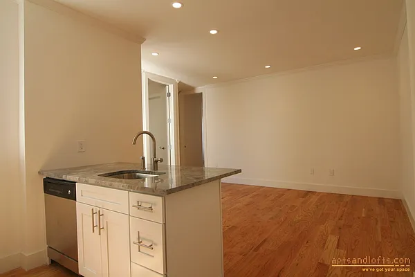 Rented by aptsandlofts.com | media 32