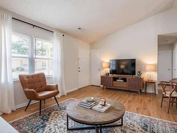 2nd image of 1030 Sycamore Rd #2