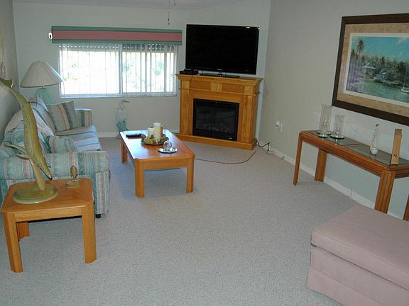 4th image of 300 Lindsey Ct