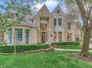 6 Meadow Cove Dr, Spring, TX 77381