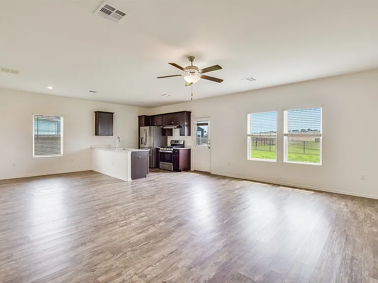 15401 Solstice Cv — Photo 5