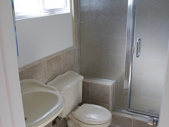 4th image of 4535 Portola Dr