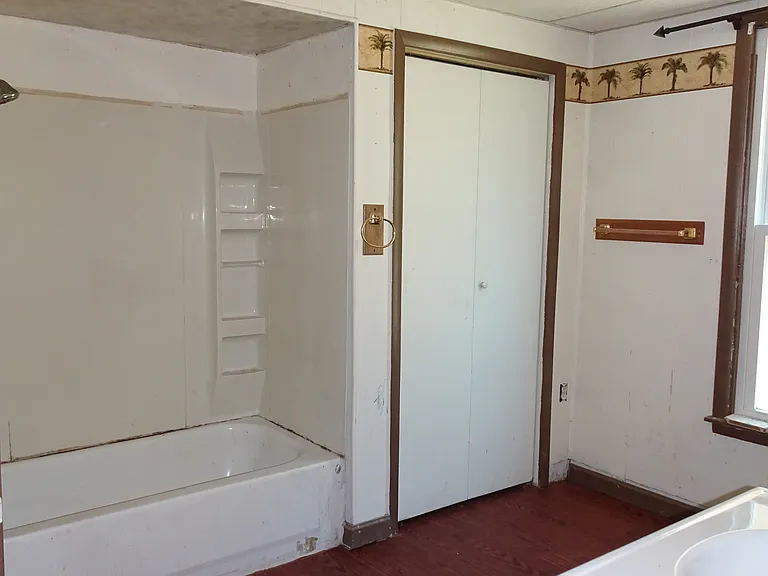108 Center St — Photo 17