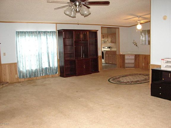 living and dining area.JPG