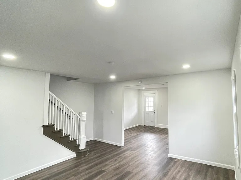 503 E State St — Photo 1
