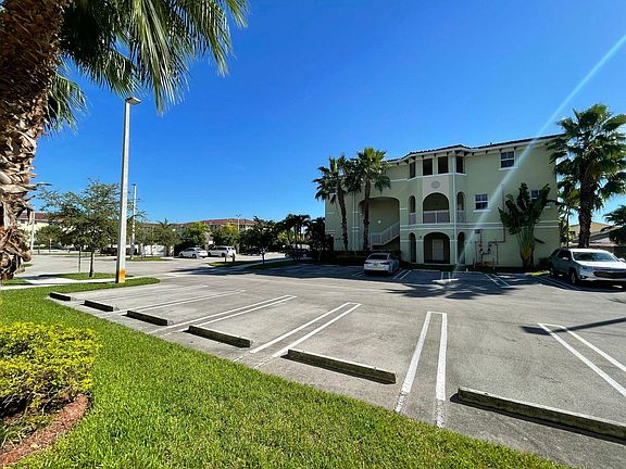 3rd image of 230 NW 109th Ave APT 112