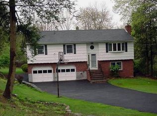 933 Lester Rd, Yorktown Heights, NY 10598