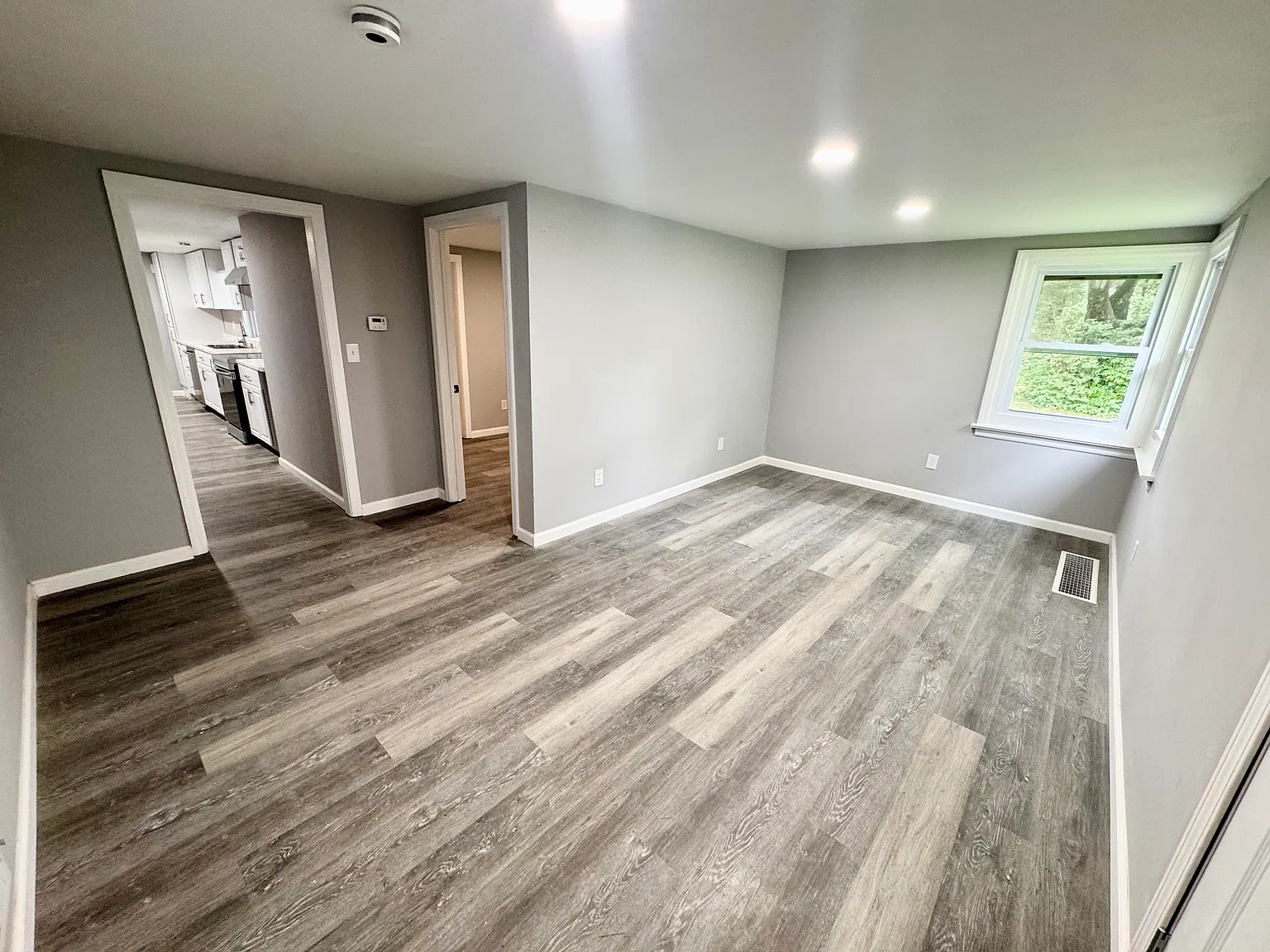 2 bed, 822 sqft, $1,350 — Photo 3