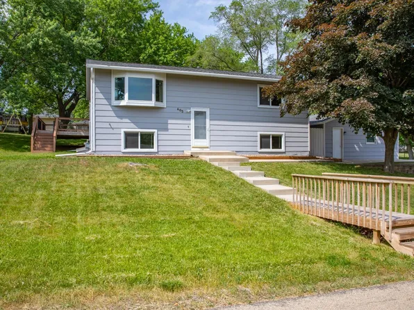 405 24th St SW, Rochester, MN 55902