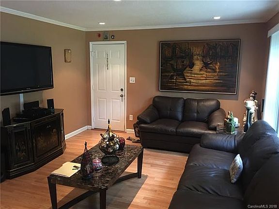 2nd image of 863 Hilldale Dr