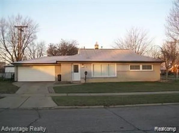 15386 Hill Ct, Roseville, MI 48066