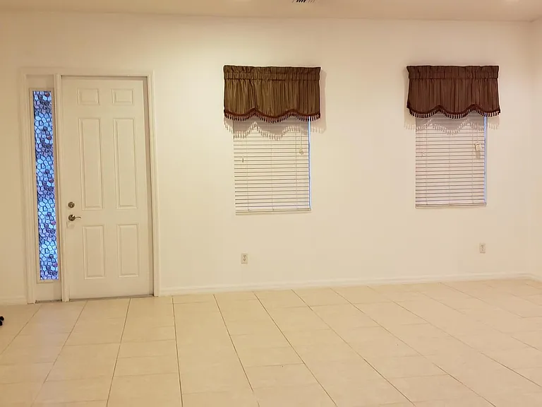 9010 Cormorant Ct — Photo 10