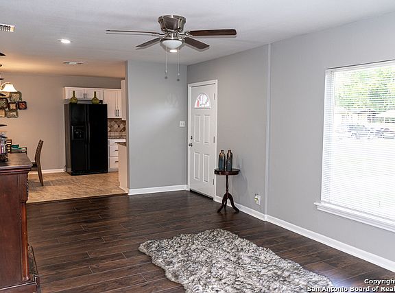 5th image of 111 Ilma St