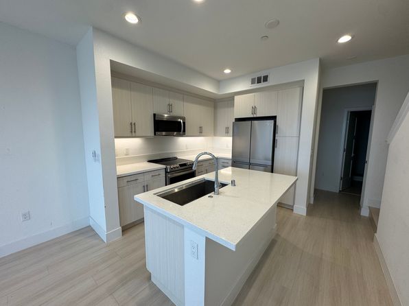 9887 Macarthur Blvd Unit E