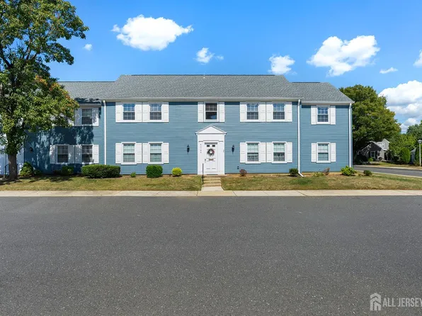 219 Manchester Ln #N, Monroe Township, NJ 08831