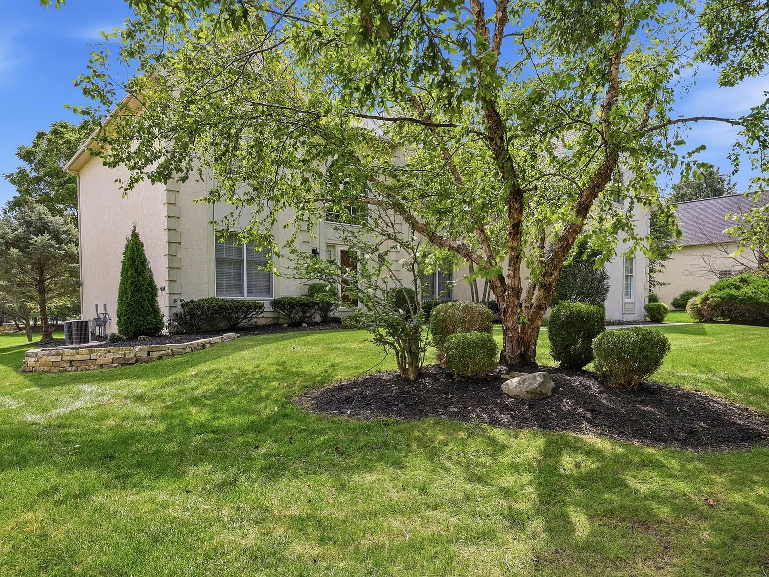 4 bed, 2.5 bath, 3186 sqft, $3,950 — Photo 2