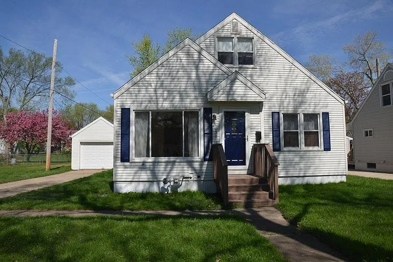 3 bed, 1100 sqft, $2,100 — Photo 1
