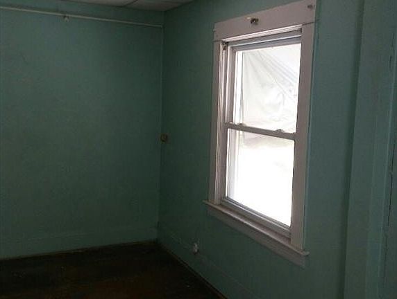4th image of 1436 E 135th St