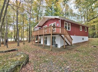 1320 Arrowhead Dr, Pocono Lake, PA