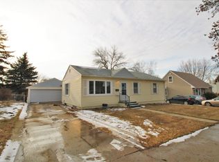 1504 9th St SW, Minot, ND 58701