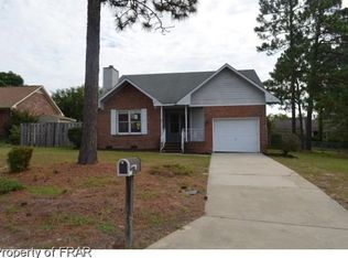 5718 Walkabout Rd, Hope Mills, NC 28348