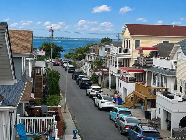 3 bed, 1.0 bath, 800 sqft, $3,450 — Photo 1