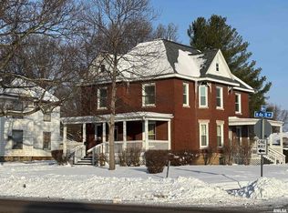 802 W 4th St, Sterling, IL