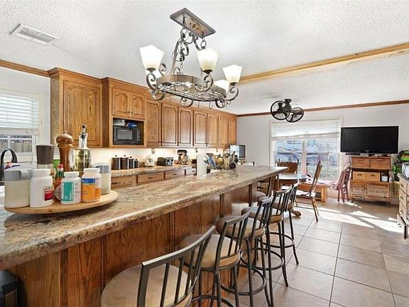 4th image of 2180 Crawford Dr