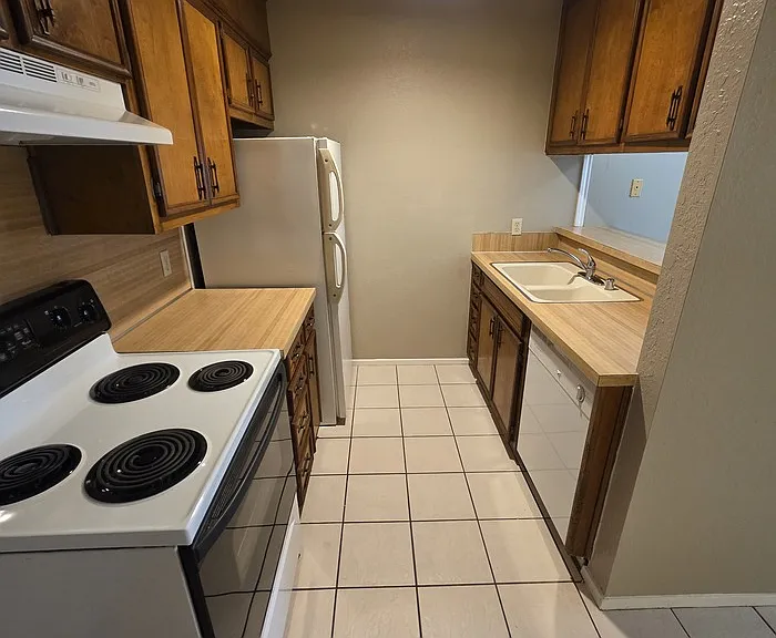 4803 Country Club Dr #B — Photo 6